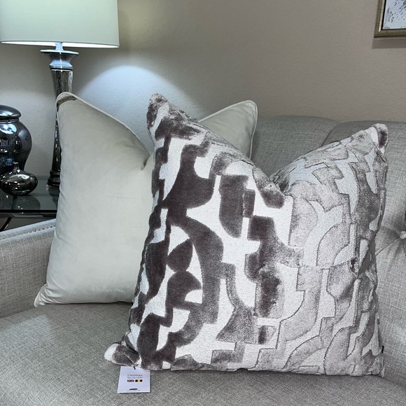 1-NWT CALDEIRA CUT VELVET DESIGN DECORATIVE PILLOWS Read description for details - Picture 4 of 16